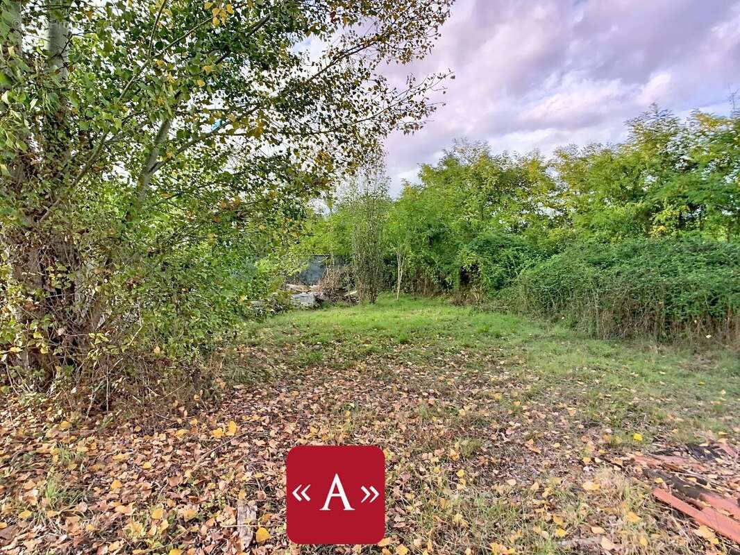 Commerce à LA MAGDELAINE-SUR-TARN