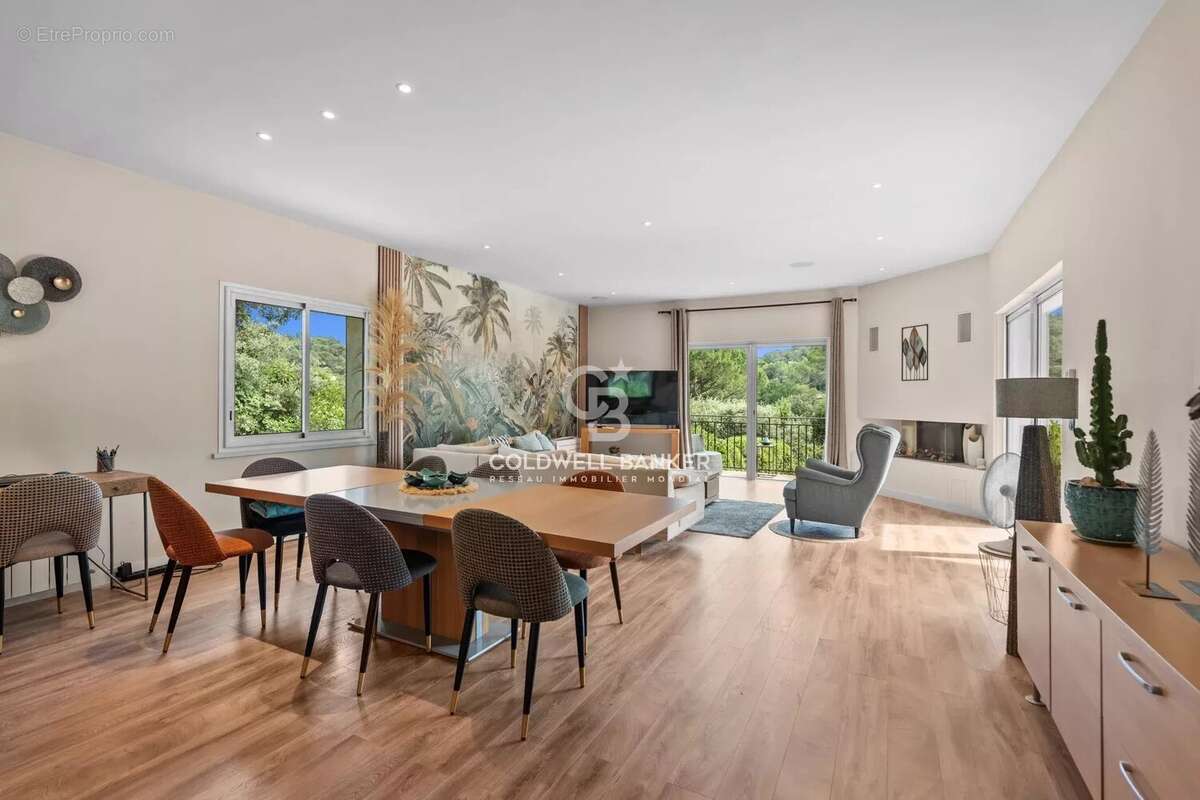 Maison à MOUGINS