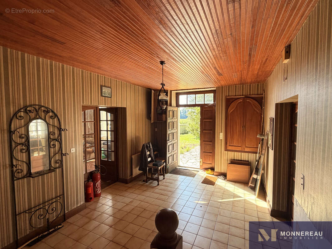 Maison de caractere avec vaste dependances - photo 6