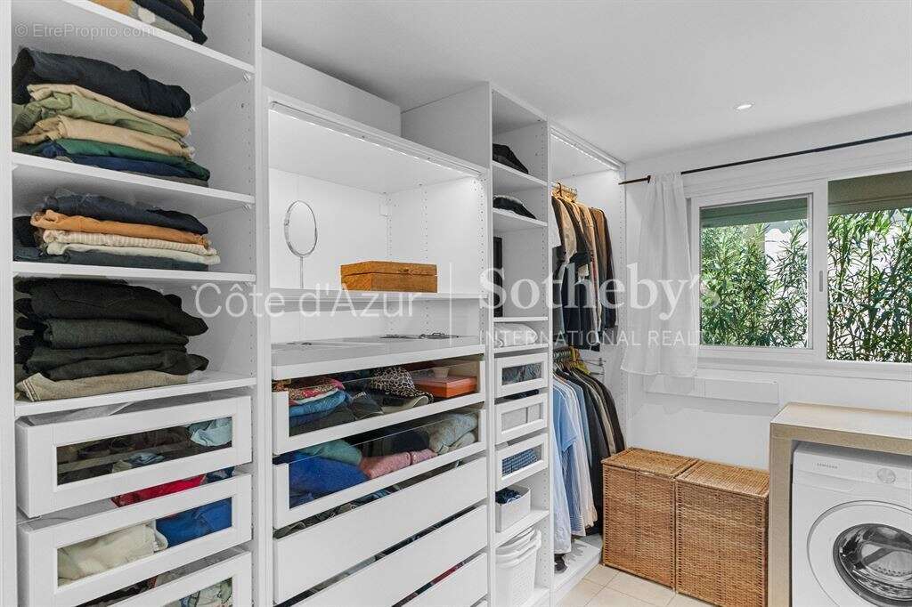 Maison à LA ROQUETTE-SUR-SIAGNE