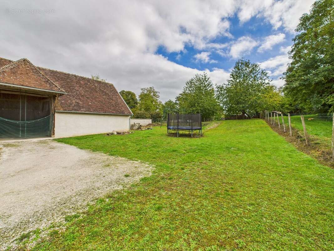 Maison à LA LOUPTIERE-THENARD