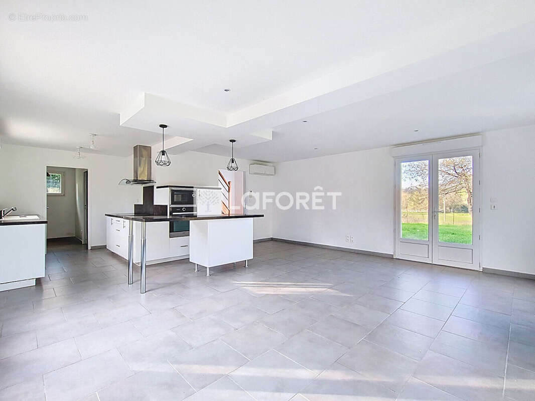 Maison à MONCLAR-DE-QUERCY