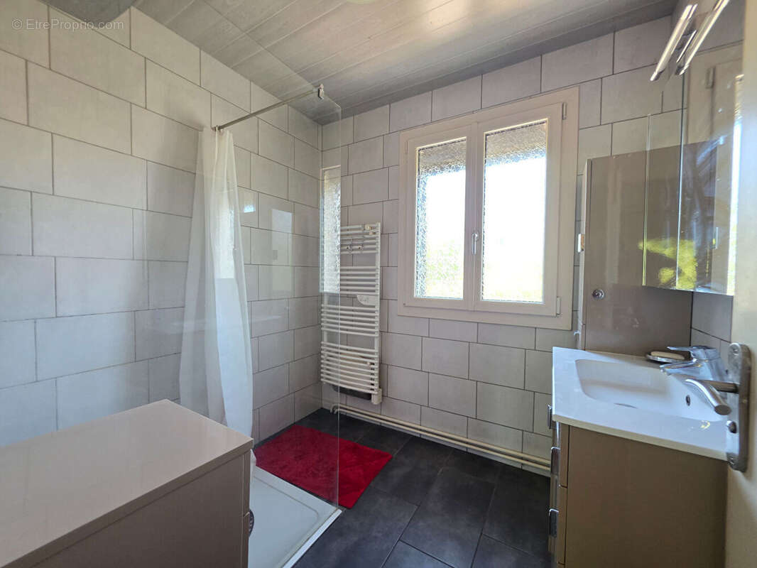 Maison ETEVAUX 4 Pièces 85 m² - photo 9