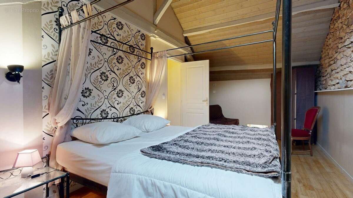 Grand gîte chambre 1 - Maison à COUX-ET-BIGAROQUE