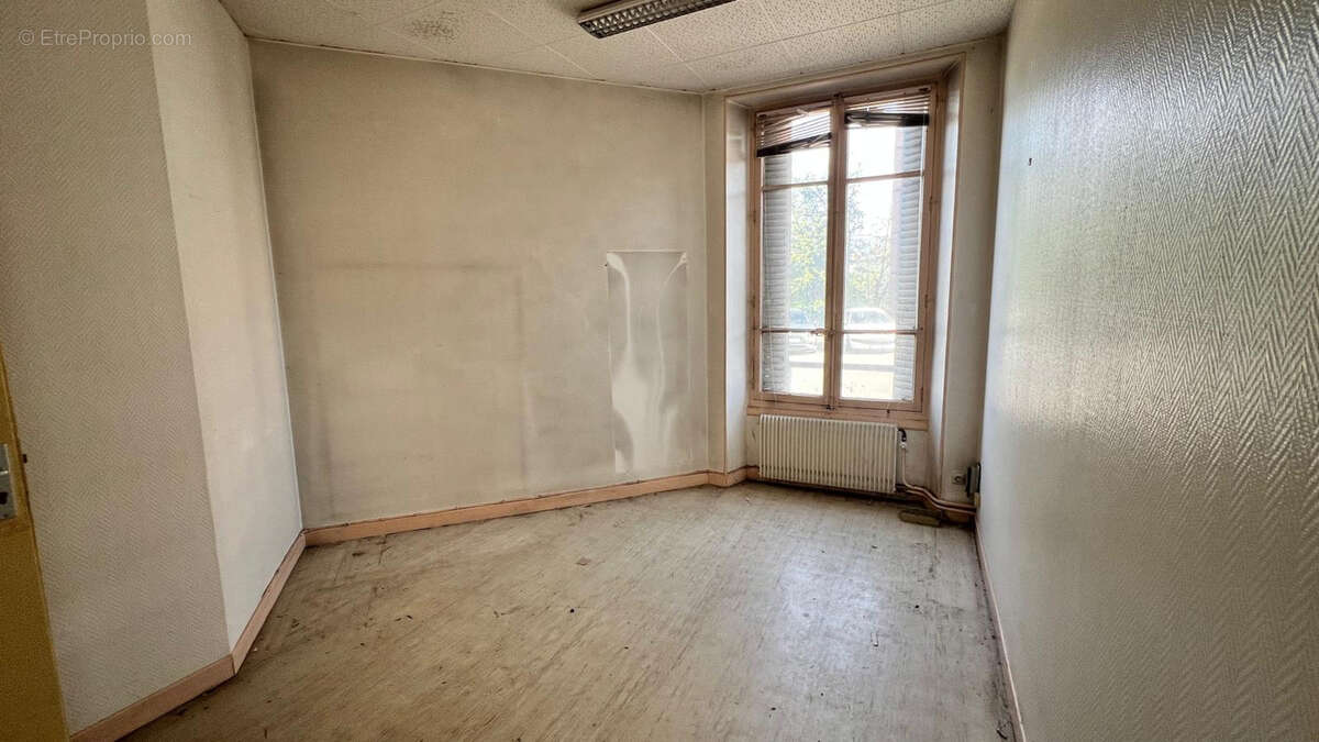 Rez-de-Chaussée avec accès indépendant   idéal habitation ou activité   63 m2 à aménager - photo 7