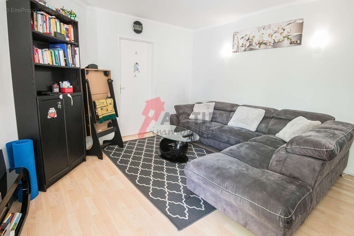 Appartement à COURCOURONNES