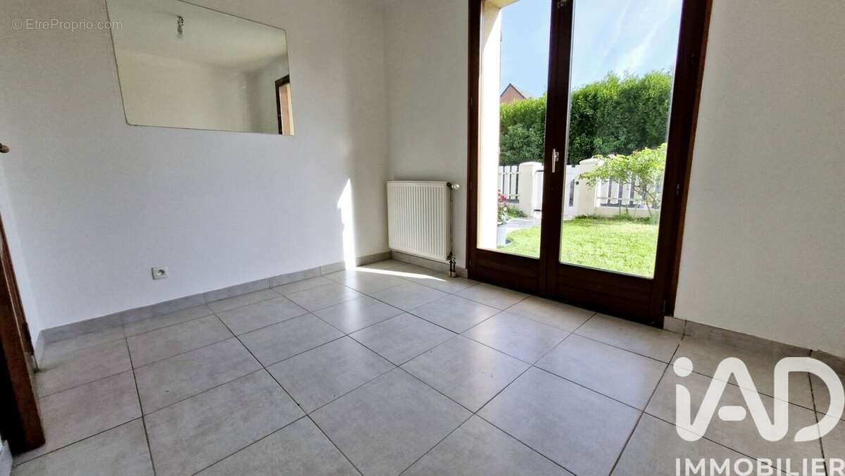 Maison 131 m² à Luce  - photo 4