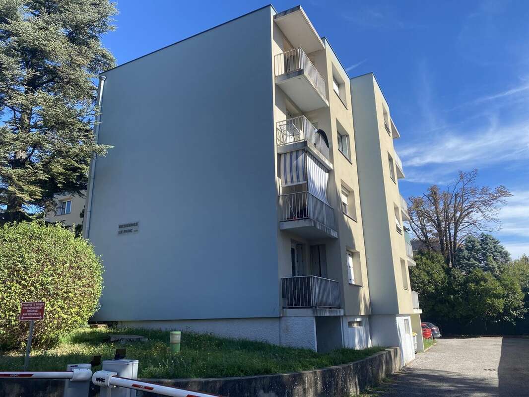 Appartement 36 m² à Aubenas  - photo 4