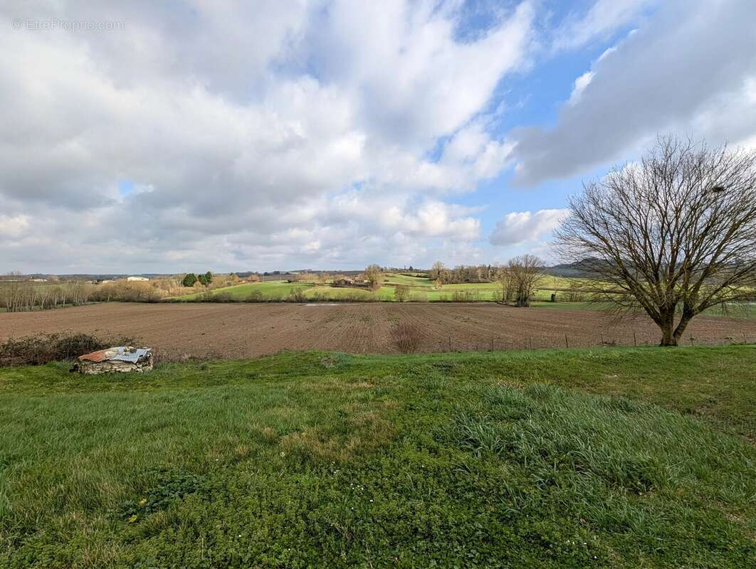 Maison de campagne avec deux chambres, grange et vue magnifique - photo 12