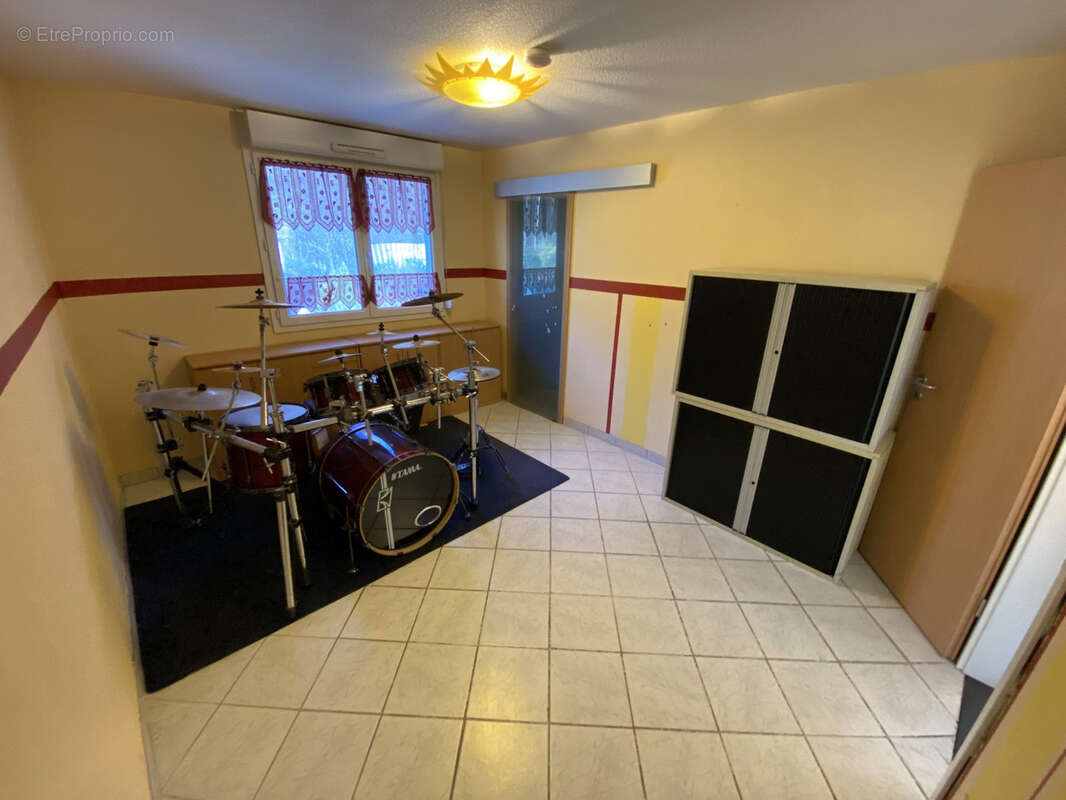 Maison 5 pièces de 130 m2 avec piscine et sous-sol - photo 17