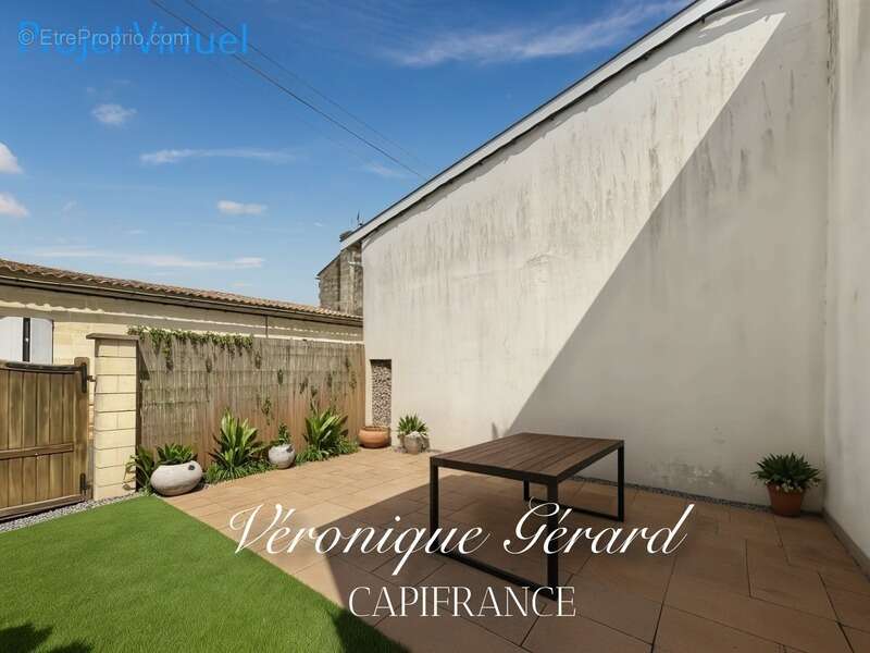 Maison à SAINT-MEDARD-DE-GUIZIERES