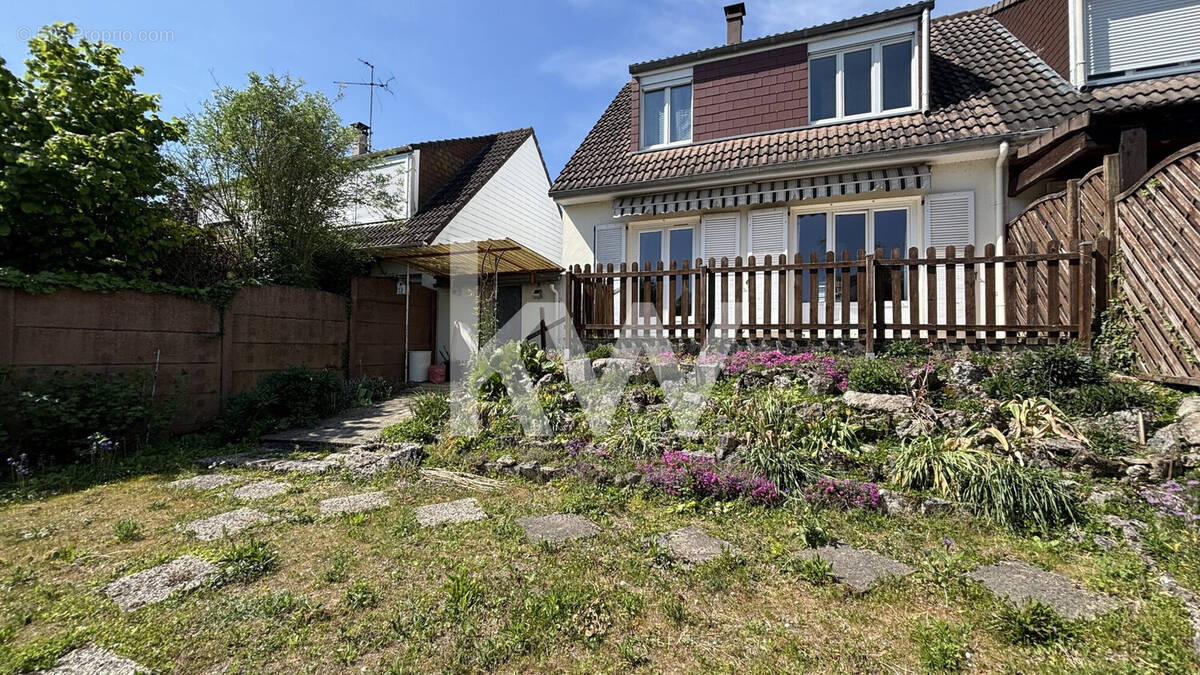 Maison à SAINT-JEAN-DE-BRAYE