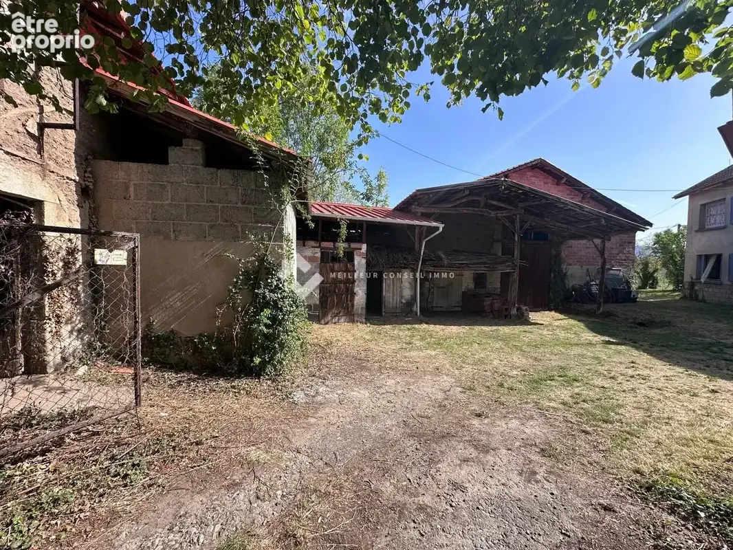 Maison 6 pièces 120 m² à vendre à Orleat (63190) - photo 3
