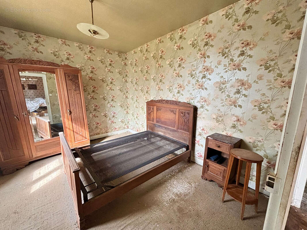 Maison à DURDAT-LAREQUILLE