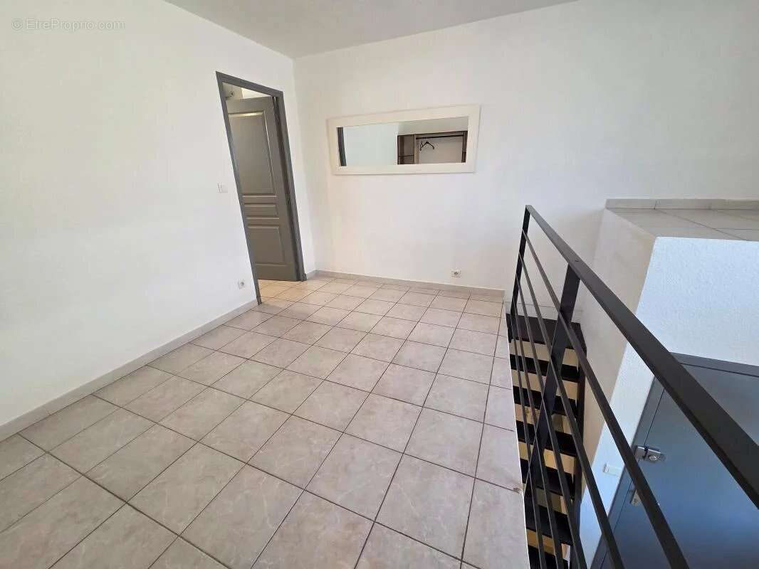 Appartement à VILLENEUVE-LES-AVIGNON