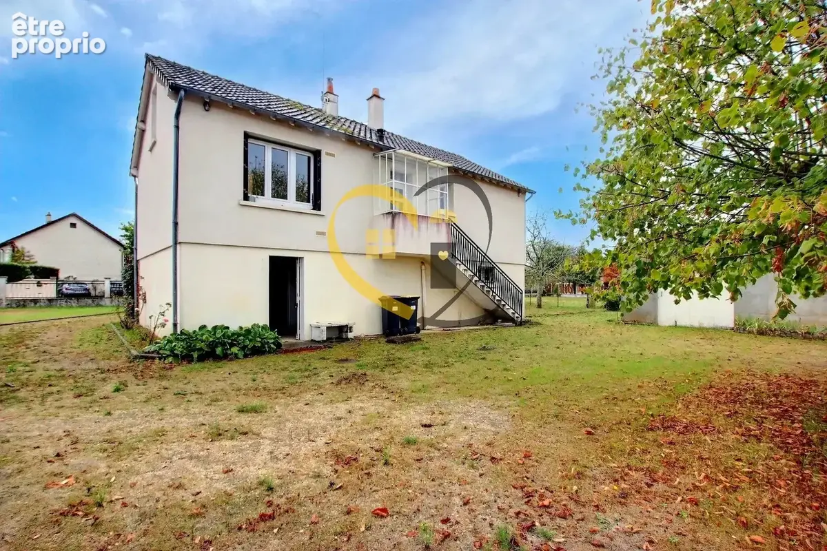 Maison de village avec grand terrain et dépendances à Selles-Saint-Denis - photo 2