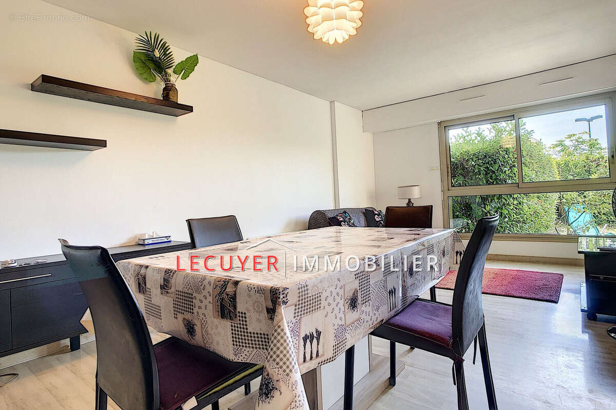 Appartement à VALLAURIS