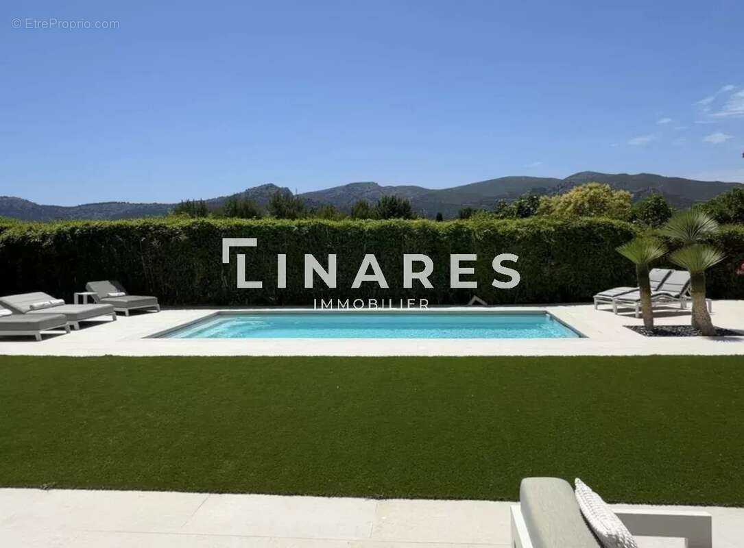 LIGNES D'EXCEPTION - Villa Plain Pied T5 de 172m2 - Piscine sel chauffée -  Terrain 1400m2 - 13011 Marseille - photo 18