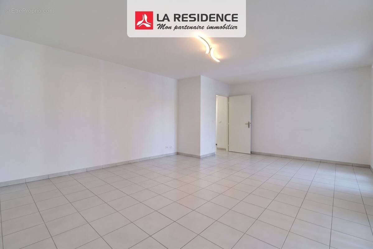 Appartement à ROQUEBRUNE-SUR-ARGENS