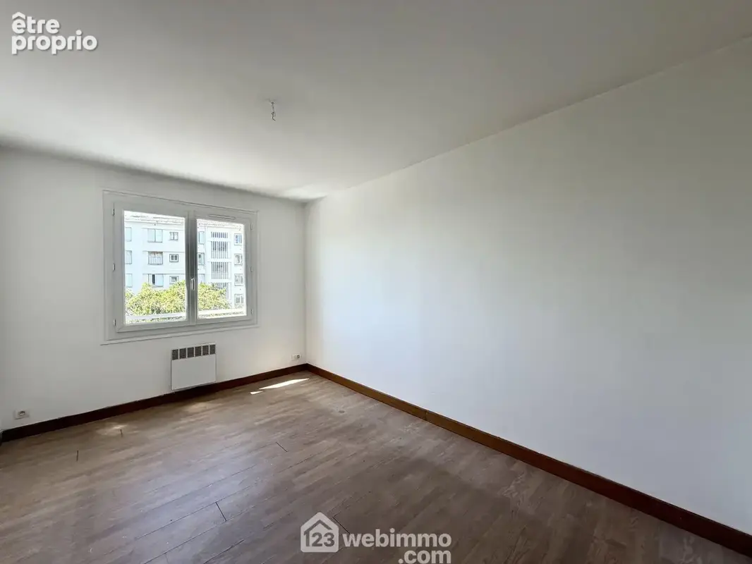 L'appartement compte également 3 autres chambres