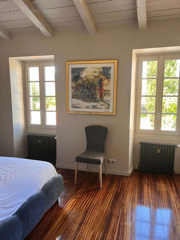 Demeure ancienne de 180 m2 avec son studio. renovee en 2022 sur un terrain clos de 300 m2 .au coeur de la roch - photo 18