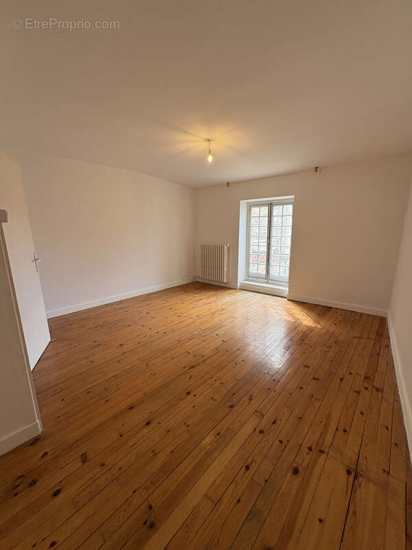 Maison à VIC-LE-COMTE