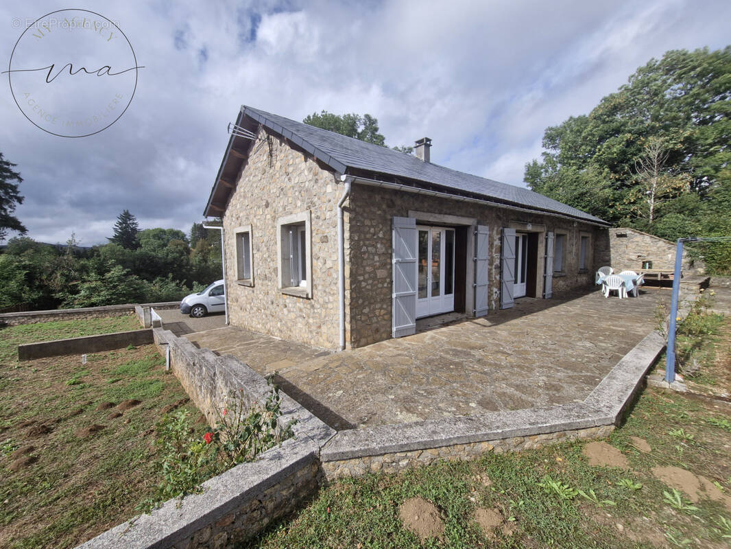 Maison à CASTANET-LE-HAUT