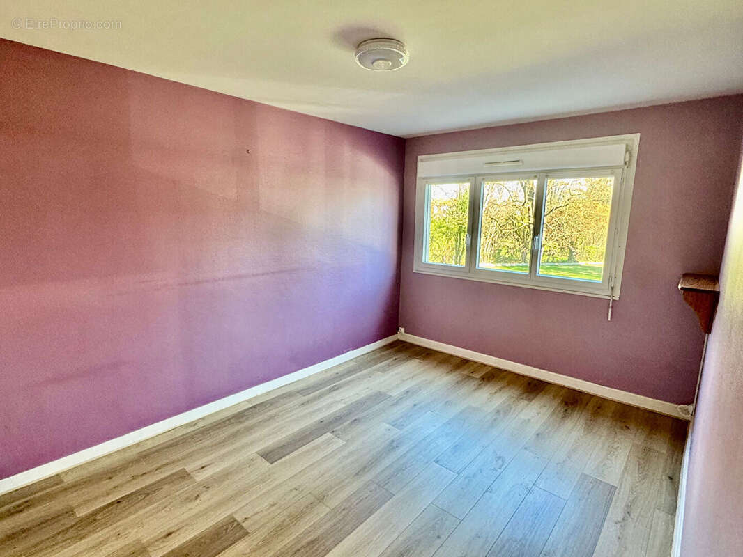 CEBAZAT / Appartement à vendre en centre-ville de type F3 avec balcon ! - photo 7