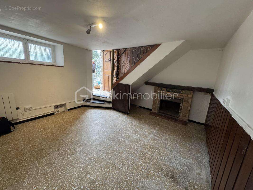 Appartement à GREOLIERES