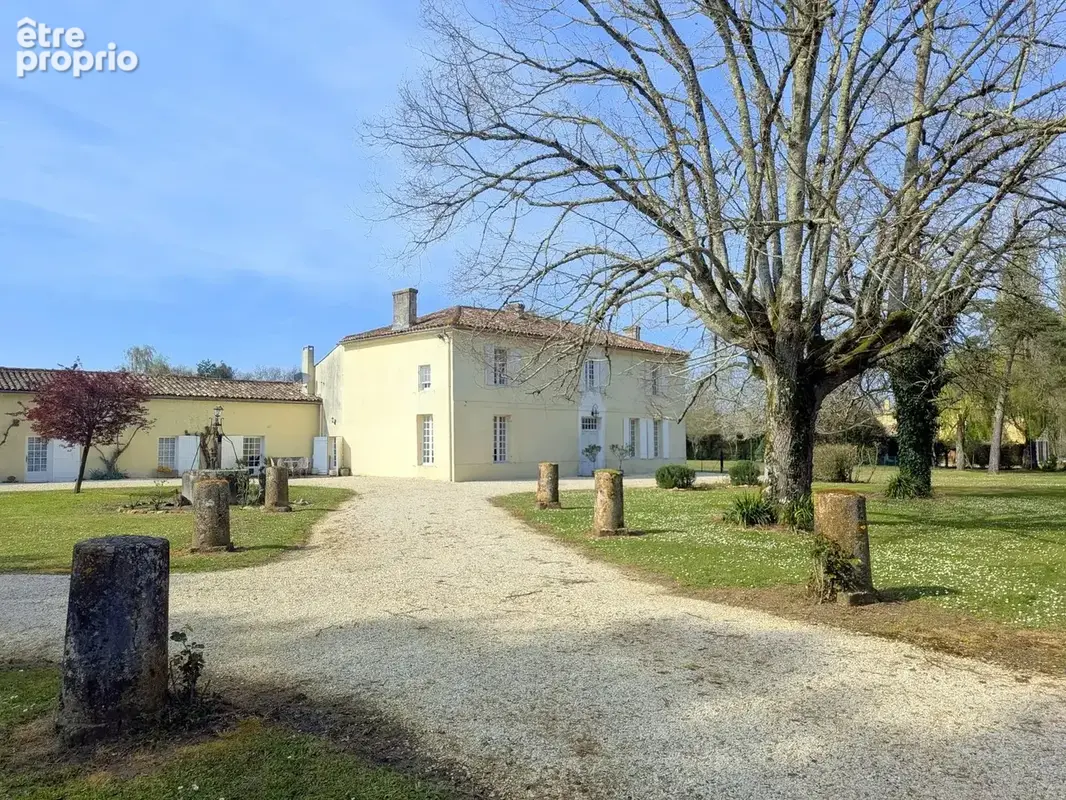 Maison à SAINT-GENIS-DE-SAINTONGE