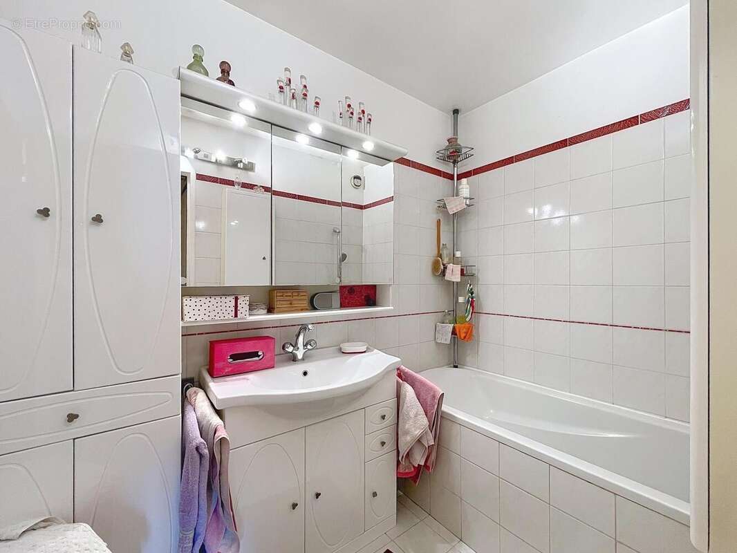 Photo 6 - Appartement à VILLENEUVE-LA-GARENNE