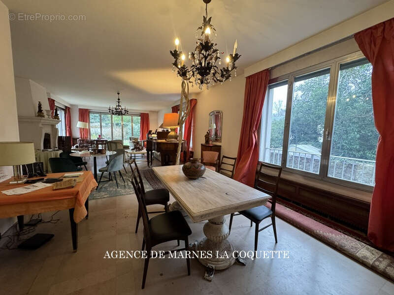Appartement à MARNES-LA-COQUETTE