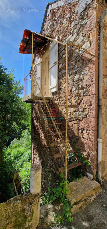 Maison à SAINT-SERNIN-SUR-RANCE