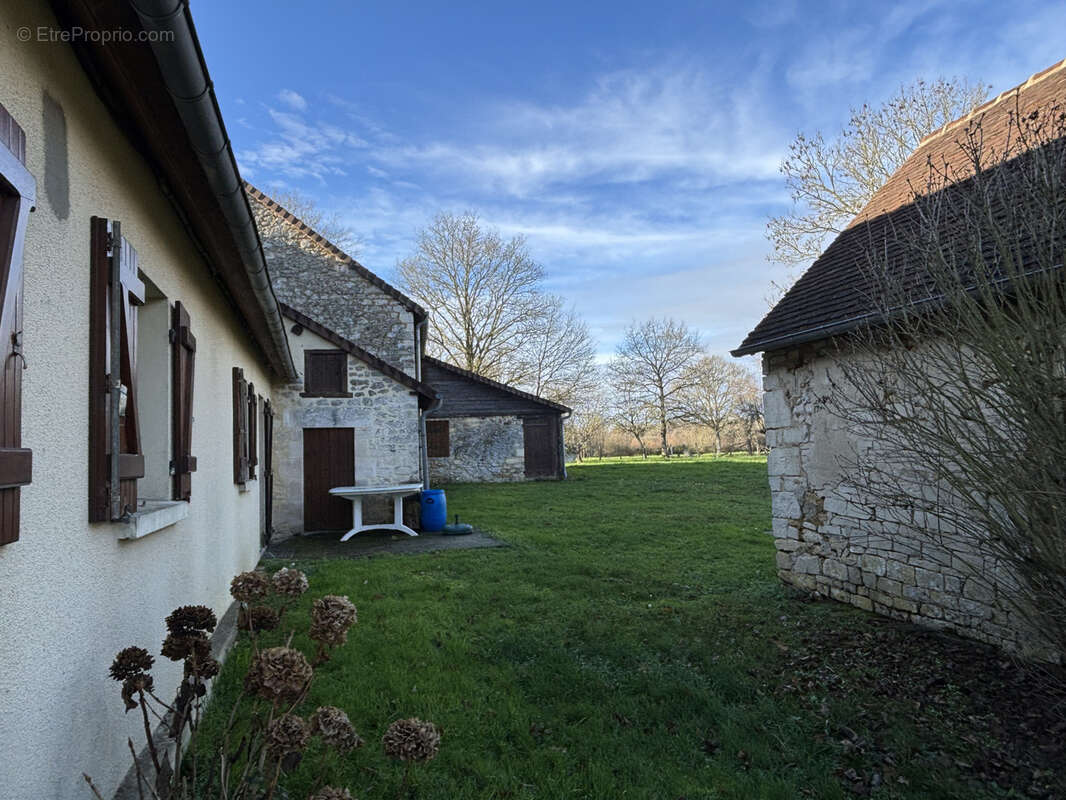 Maison à LE MELE-SUR-SARTHE