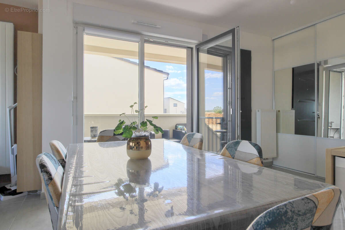 POUILLY T3 avec Jardin et balcon - photo 4