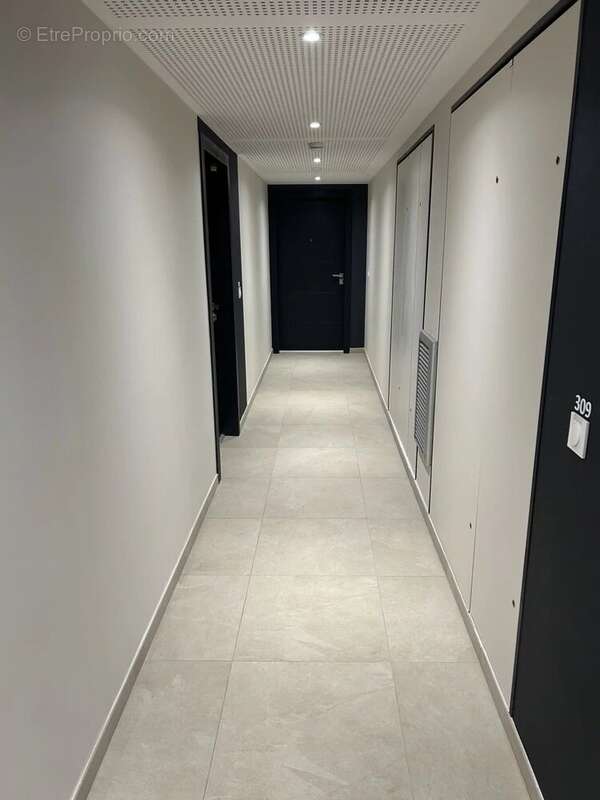 Appartement à SAINT-LAURENT-DU-VAR