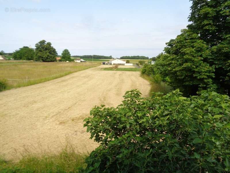 Maison à SAINT-GENIS-DE-SAINTONGE