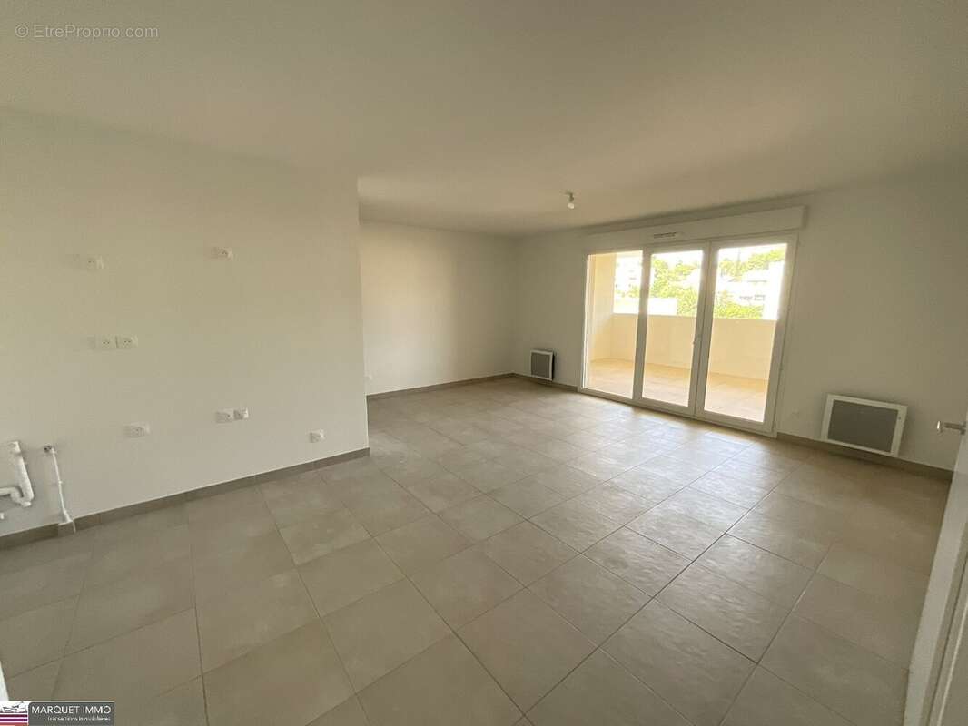 APT T4 offrant 90 m² avec terrasse 15 m² et parking au 4° étage avec ascenseur... - photo 14