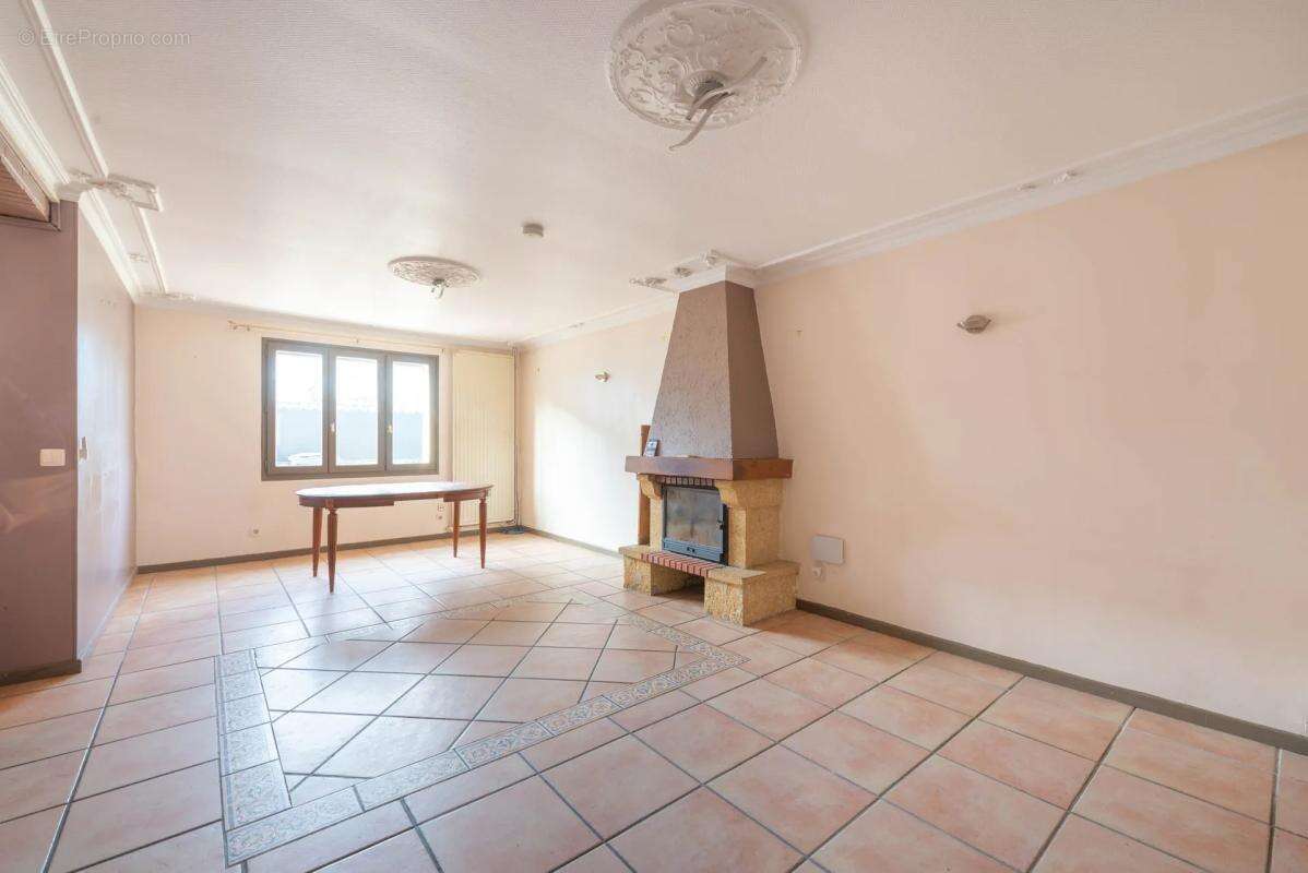 Maison à LES CLAYES-SOUS-BOIS