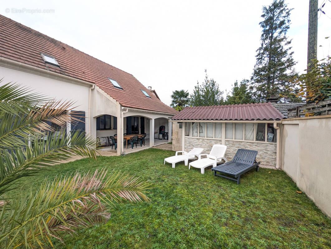 Maison à SAINTE-GENEVIEVE-DES-BOIS