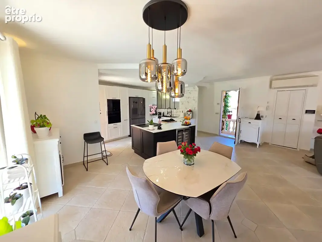Superbe Villa De plain pieds , avec piscine, jardin stationnements dans quartier résidentiel Des Plans - photo 18