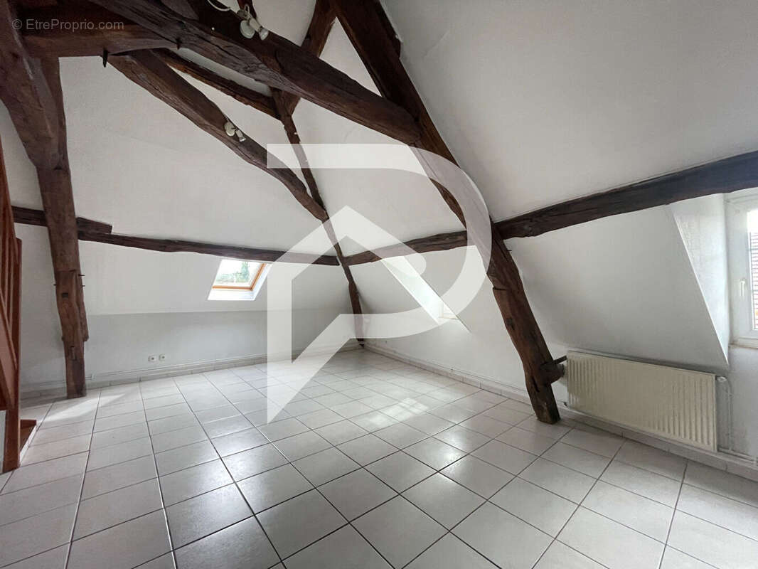 Appartement à NANTEUIL-LE-HAUDOUIN