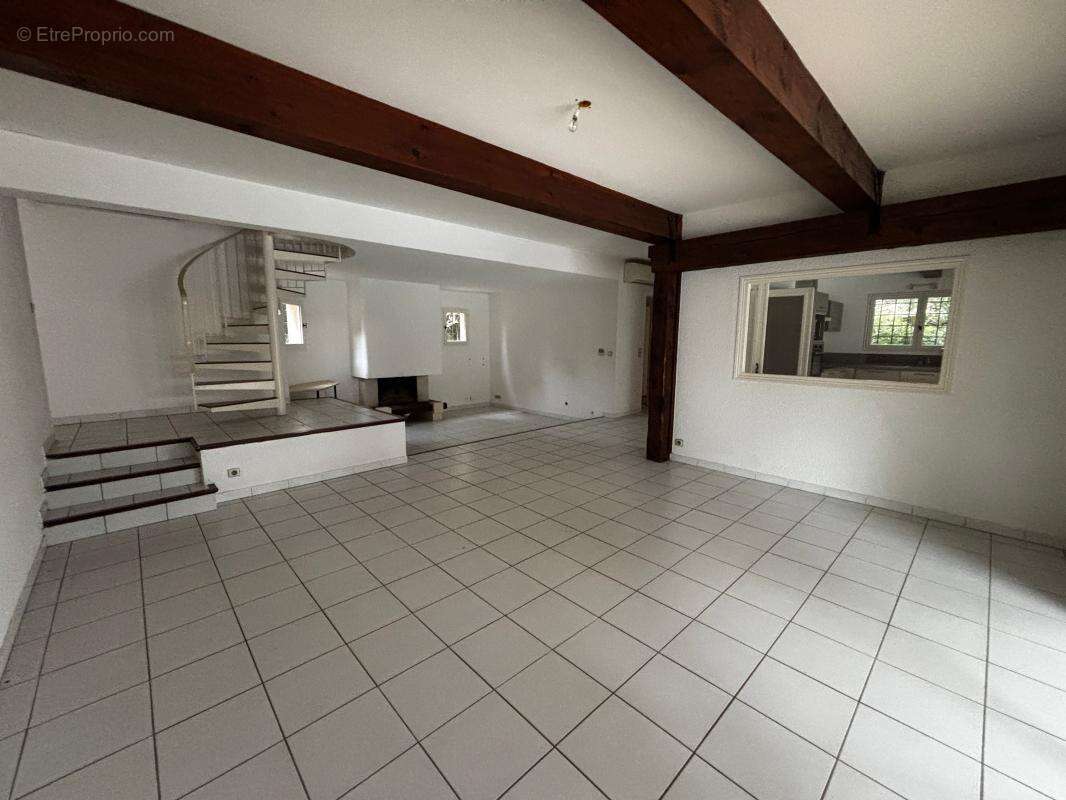 Maison à VILLEMOUSTAUSSOU