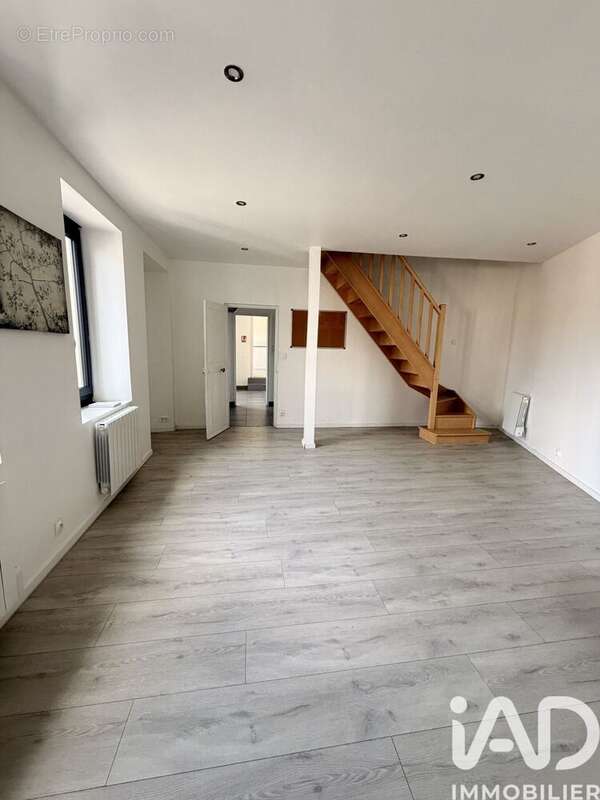 Maison 100 m² à Ville-Saint-Jacques  - photo 2