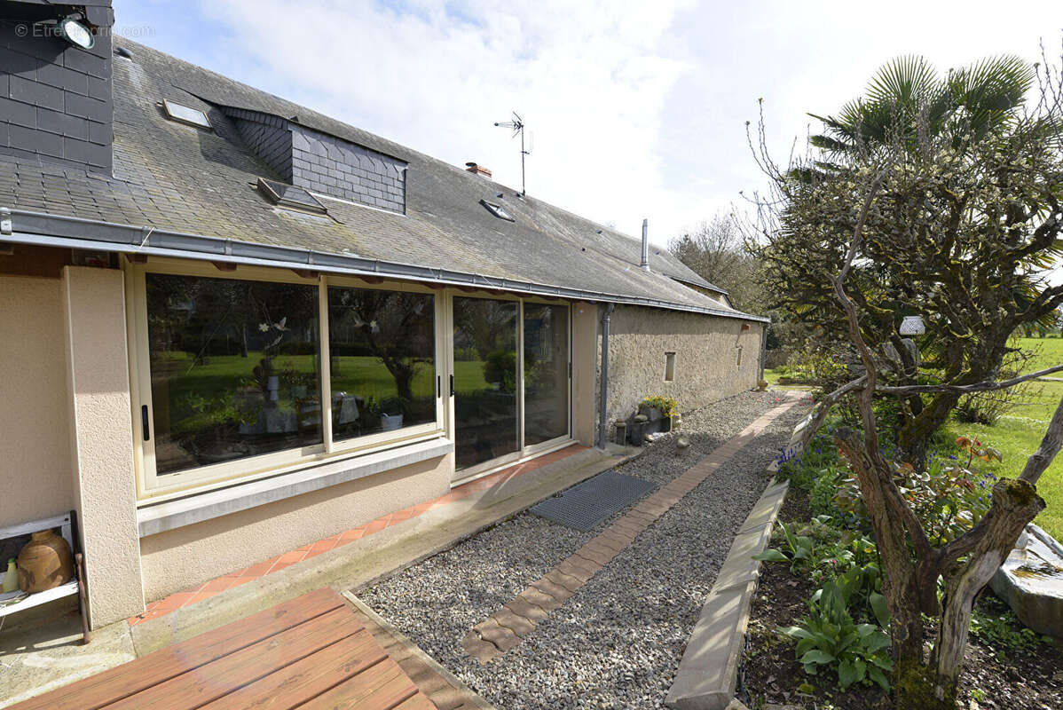 Maison à FROMENTIERES