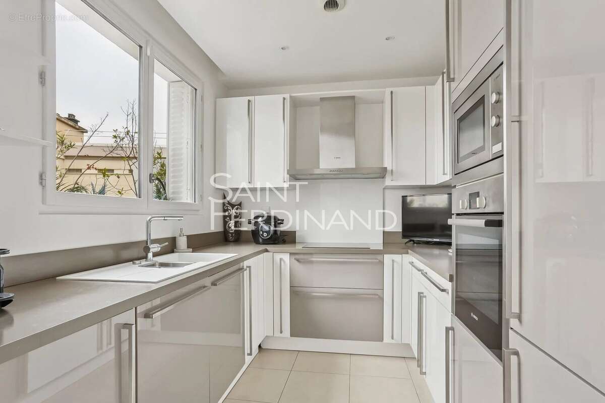 Appartement à NEUILLY-SUR-SEINE