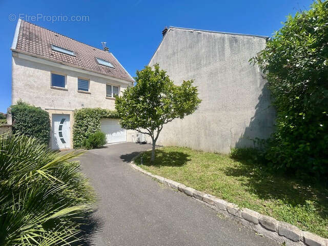 Maison à ARPAJON
