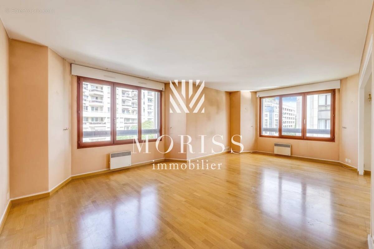 Appartement à COURBEVOIE