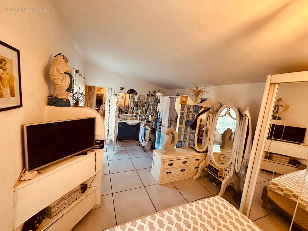 Commerce à TORREILLES