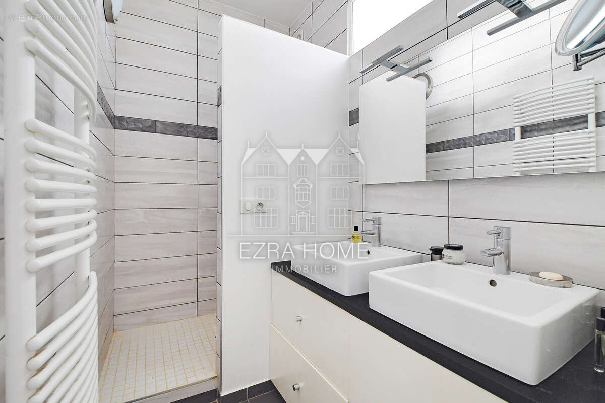 Appartement à PARIS-10E